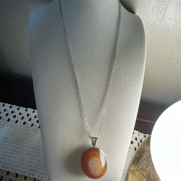Druzy Agate Oval Pendant Necklace on Silver Copper Chain - Picture 10 of 16